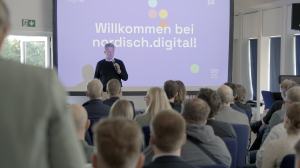 Michael Otten gab Grußwort am Unternehmenstag im lisezwei