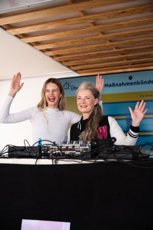 Zwei talentierte DJs von Klangfestival! Sophie van Hayden (links) und ANTYE KISS (rechts)